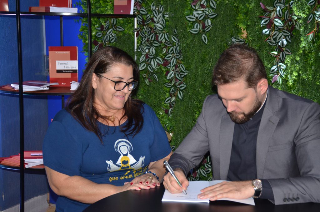 Veja as fotos do lançamento do livro: Pastoral Litúrgica do Pe. Fernando Lorenz