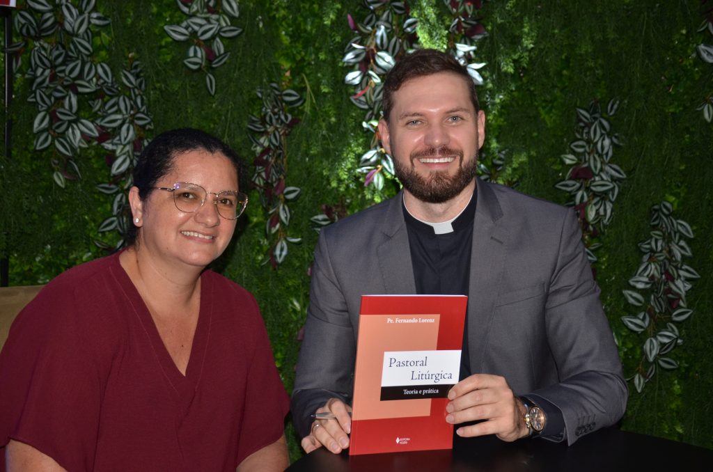 Veja as fotos do lançamento do livro: Pastoral Litúrgica do Pe. Fernando Lorenz