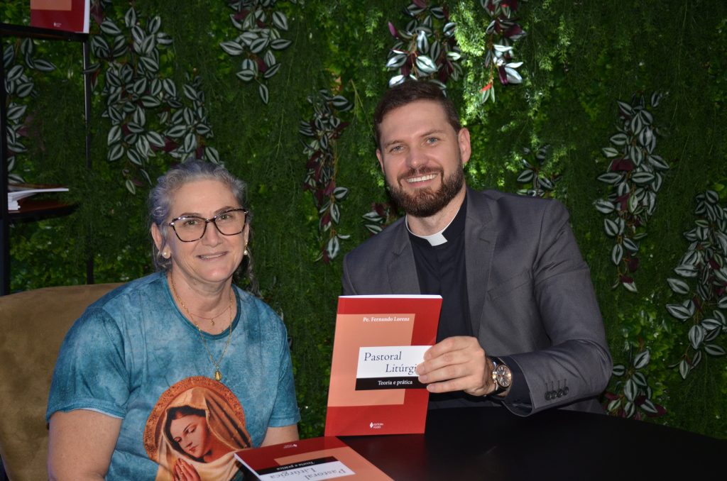 Veja as fotos do lançamento do livro: Pastoral Litúrgica do Pe. Fernando Lorenz