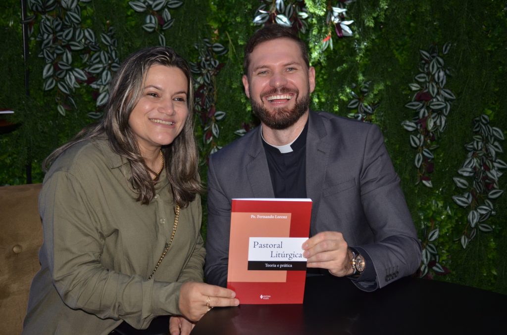 Veja as fotos do lançamento do livro: Pastoral Litúrgica do Pe. Fernando Lorenz