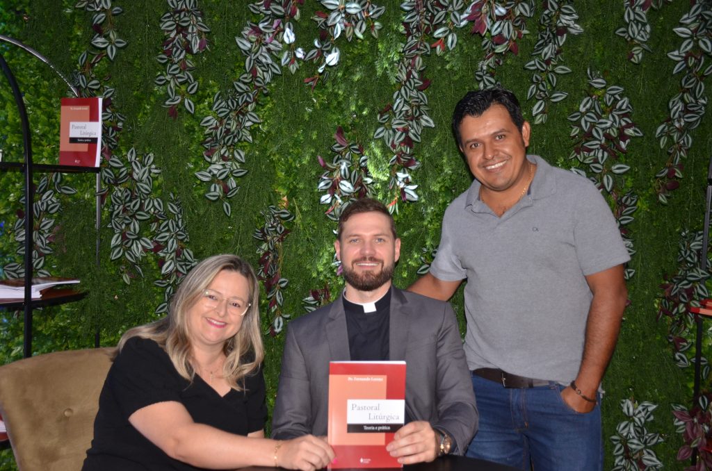 Veja as fotos do lançamento do livro: Pastoral Litúrgica do Pe. Fernando Lorenz