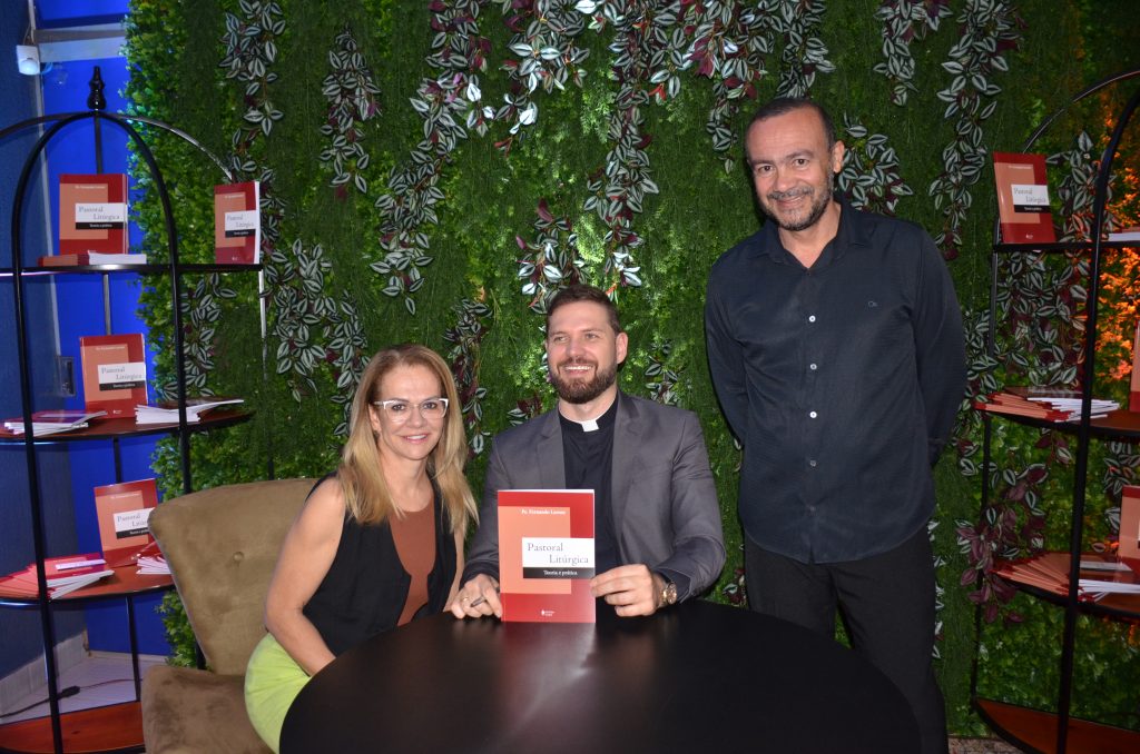 Veja as fotos do lançamento do livro: Pastoral Litúrgica do Pe. Fernando Lorenz