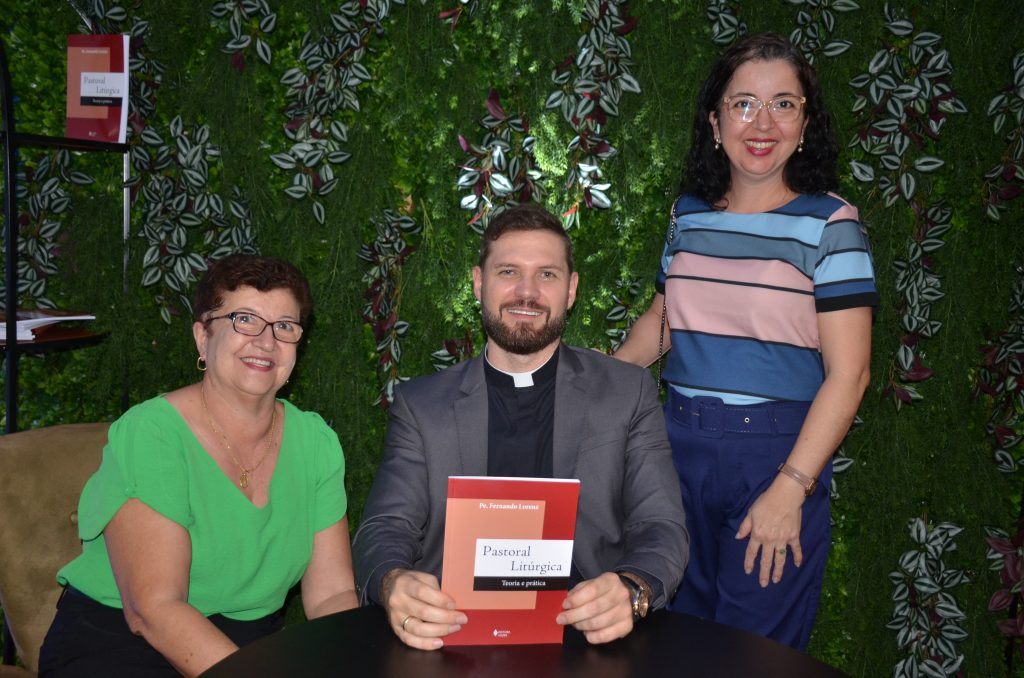 Veja as fotos do lançamento do livro: Pastoral Litúrgica do Pe. Fernando Lorenz