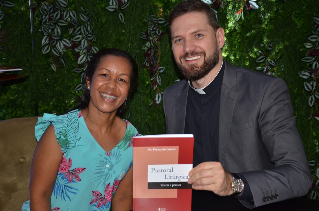 Veja as fotos do lançamento do livro: Pastoral Litúrgica do Pe. Fernando Lorenz