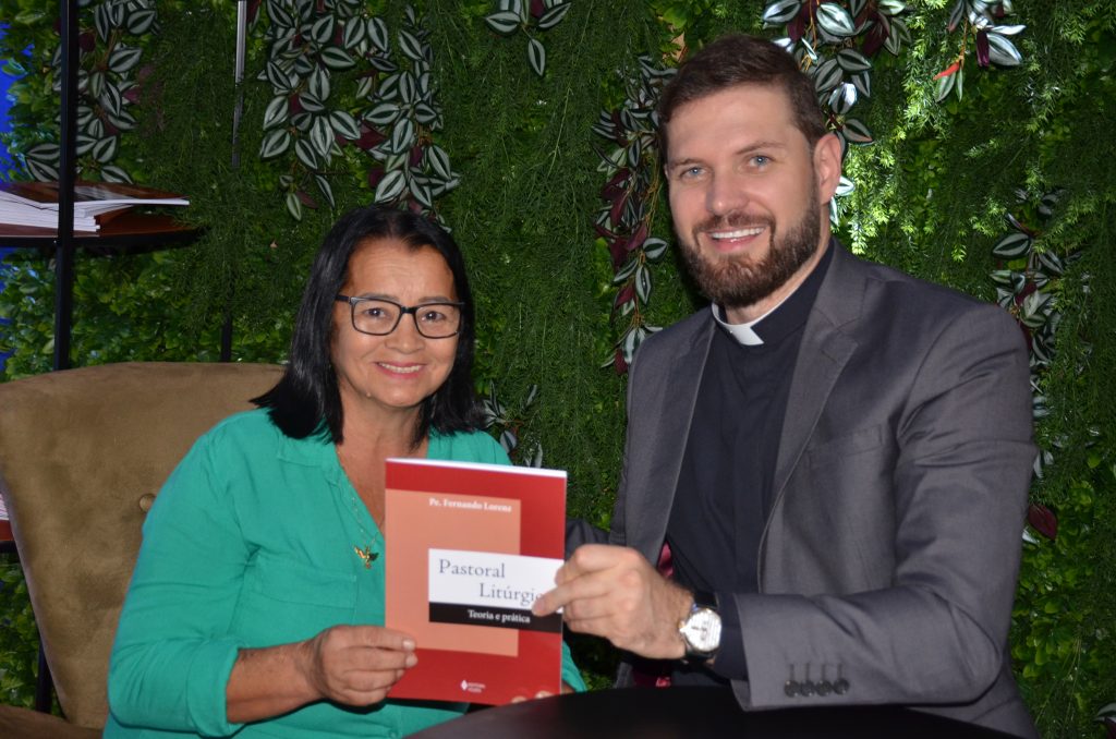 Veja as fotos do lançamento do livro: Pastoral Litúrgica do Pe. Fernando Lorenz