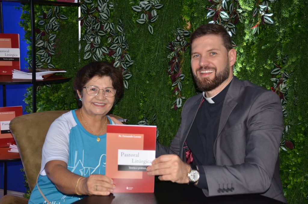 Veja as fotos do lançamento do livro: Pastoral Litúrgica do Pe. Fernando Lorenz