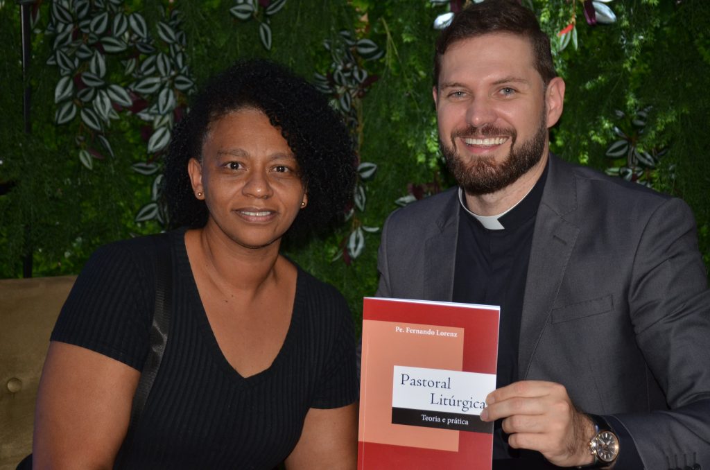 Veja as fotos do lançamento do livro: Pastoral Litúrgica do Pe. Fernando Lorenz