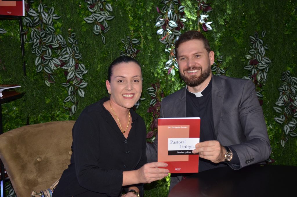 Veja as fotos do lançamento do livro: Pastoral Litúrgica do Pe. Fernando Lorenz