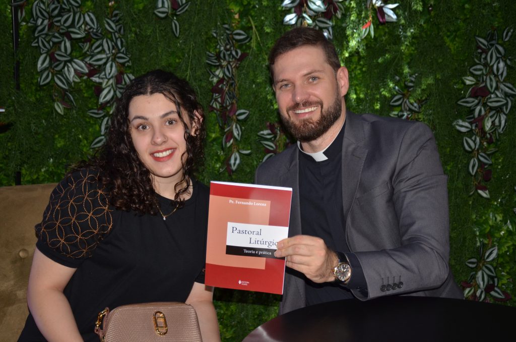 Veja as fotos do lançamento do livro: Pastoral Litúrgica do Pe. Fernando Lorenz