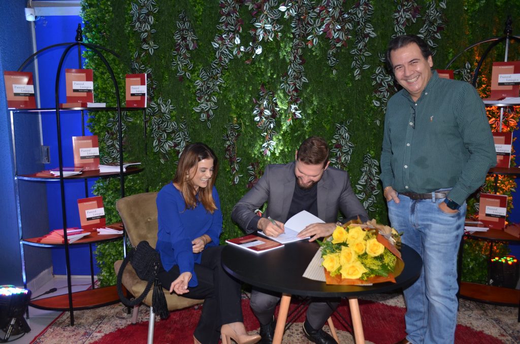 Veja as fotos do lançamento do livro: Pastoral Litúrgica do Pe. Fernando Lorenz