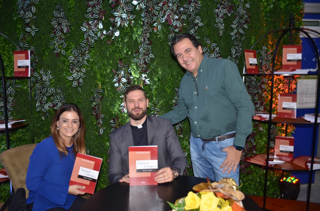 Veja as fotos do lançamento do livro: Pastoral Litúrgica do Pe. Fernando Lorenz