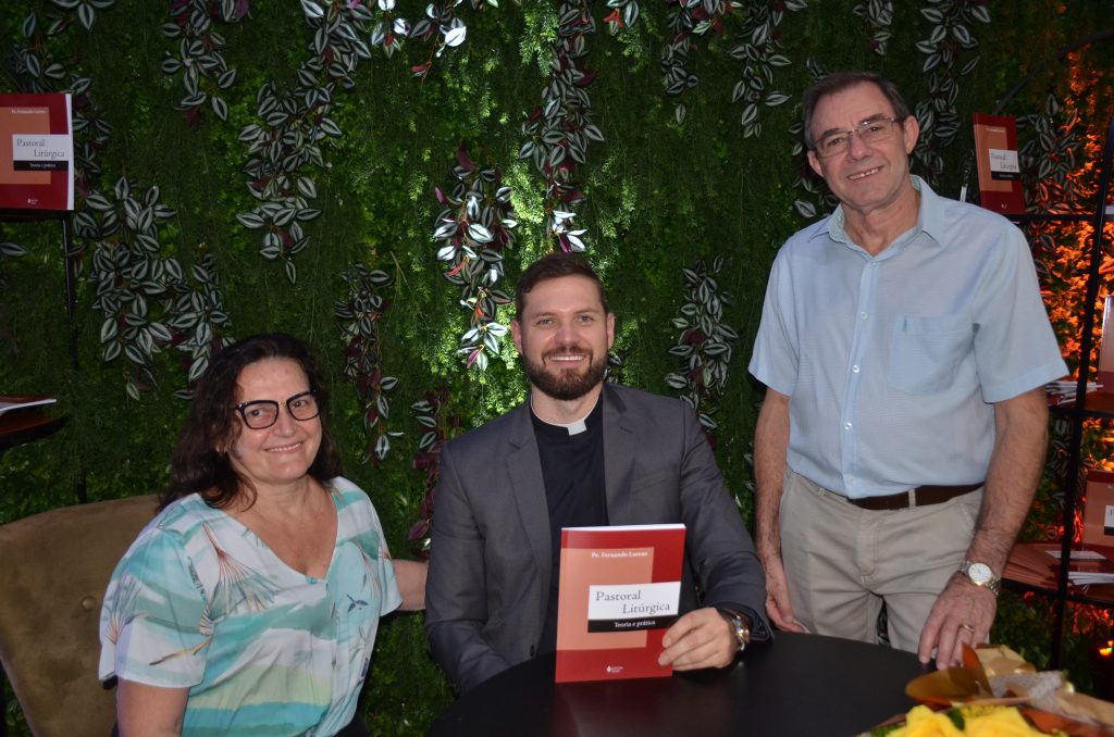 Veja as fotos do lançamento do livro: Pastoral Litúrgica do Pe. Fernando Lorenz