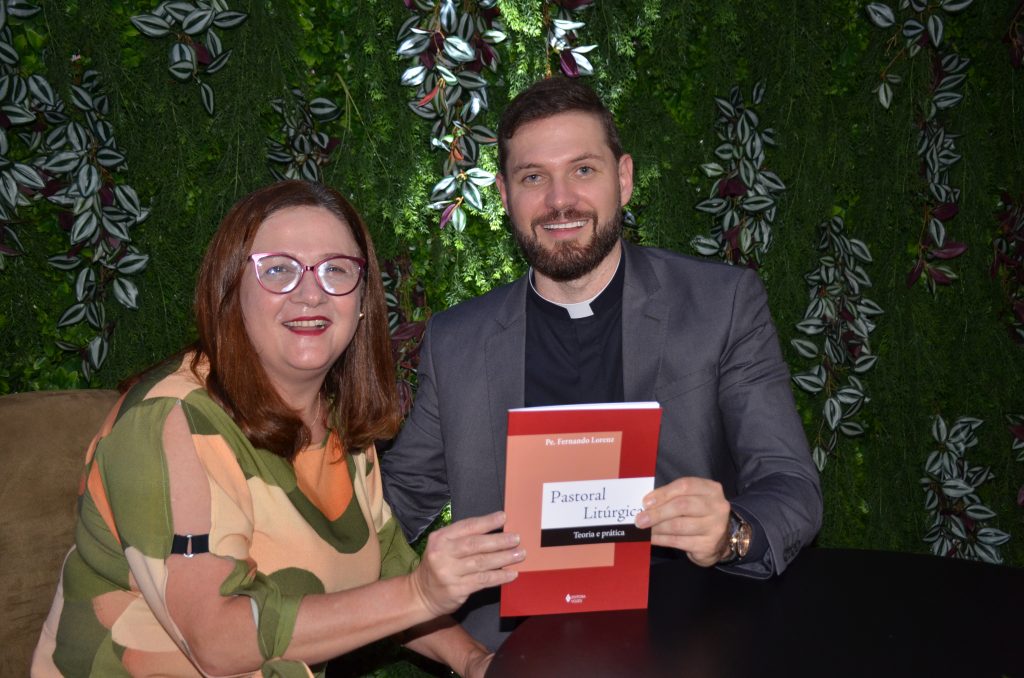 Veja as fotos do lançamento do livro: Pastoral Litúrgica do Pe. Fernando Lorenz