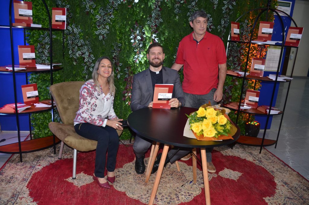 Veja as fotos do lançamento do livro: Pastoral Litúrgica do Pe. Fernando Lorenz