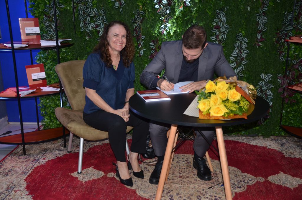 Veja as fotos do lançamento do livro: Pastoral Litúrgica do Pe. Fernando Lorenz