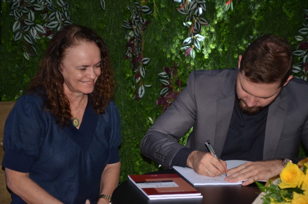 Veja as fotos do lançamento do livro: Pastoral Litúrgica do Pe. Fernando Lorenz