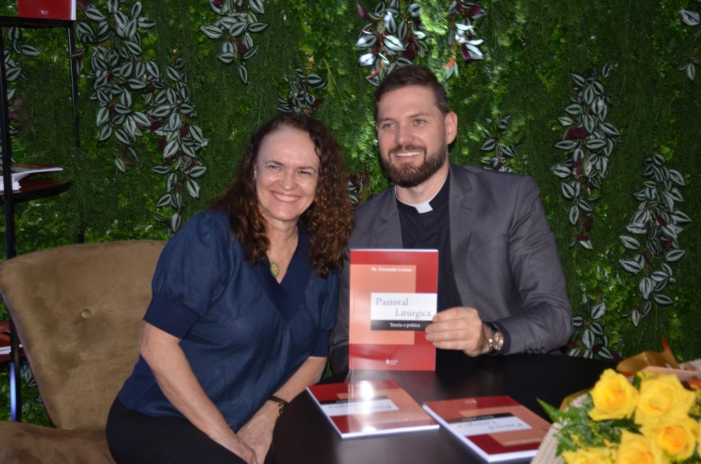 Veja as fotos do lançamento do livro: Pastoral Litúrgica do Pe. Fernando Lorenz