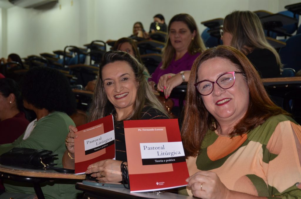 Veja as fotos do lançamento do livro: Pastoral Litúrgica do Pe. Fernando Lorenz
