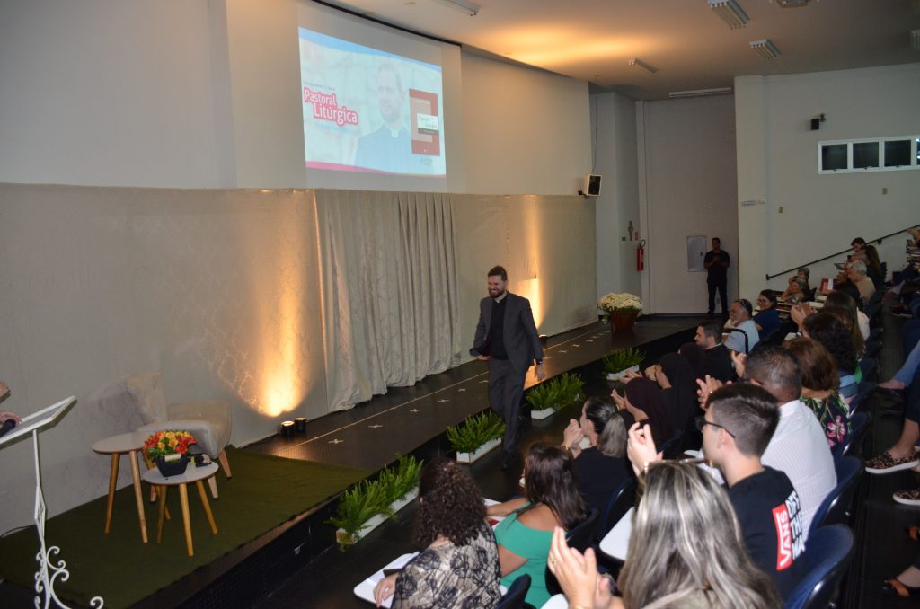Veja as fotos do lançamento do livro: Pastoral Litúrgica do Pe. Fernando Lorenz