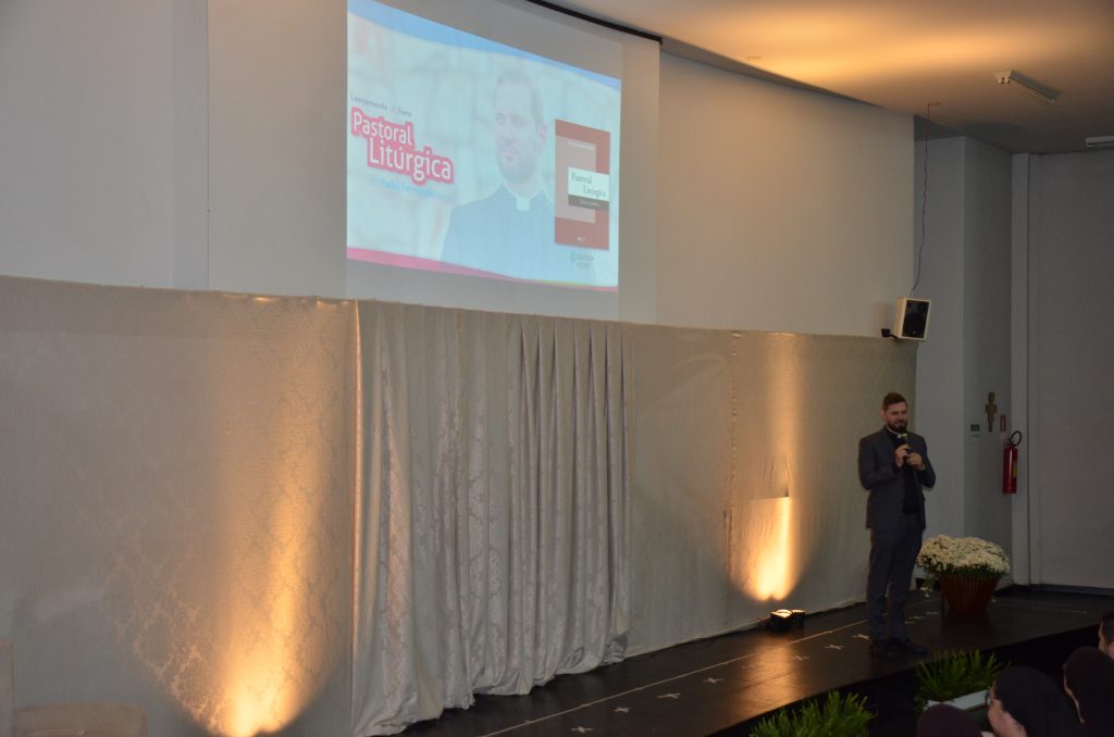 Veja as fotos do lançamento do livro: Pastoral Litúrgica do Pe. Fernando Lorenz