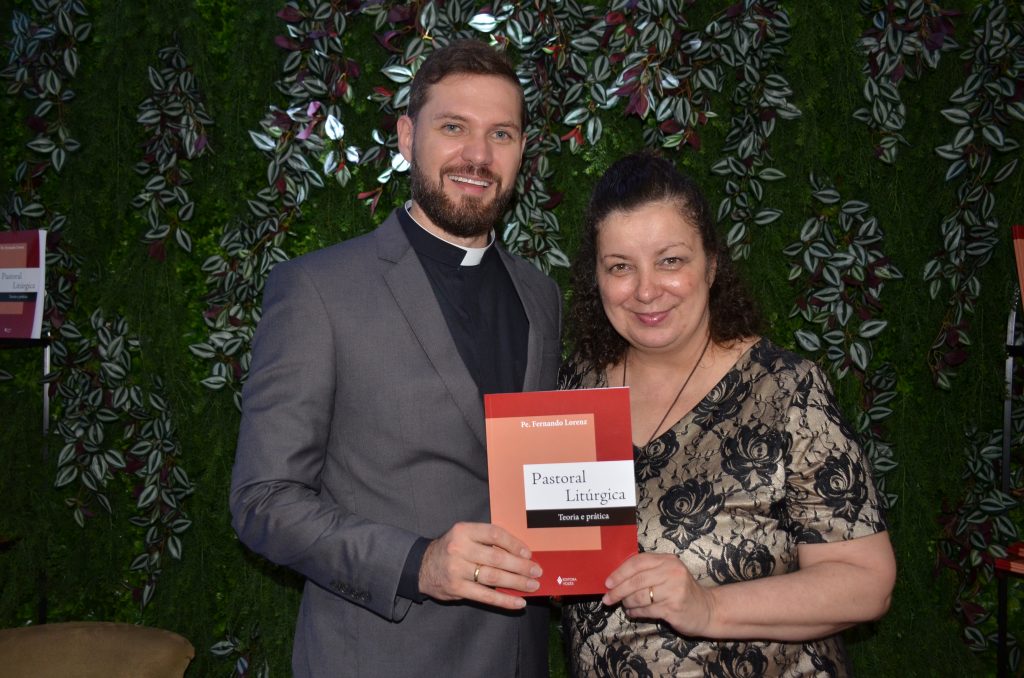 Veja as fotos do lançamento do livro: Pastoral Litúrgica do Pe. Fernando Lorenz