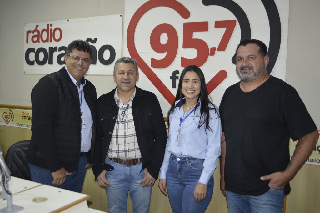 Membros da COAMO visitam Rádio Coração