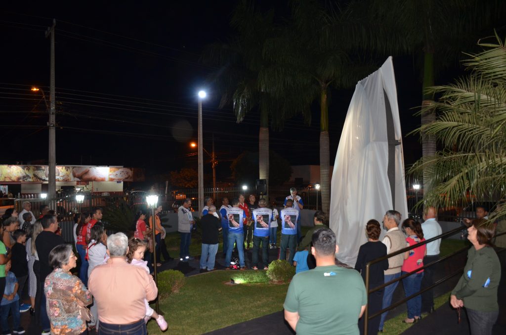 Paróquia de Dourados inaugura grandiosa imagem de Nossa Senhora Aparecida Paróquia de Dourados inaugura grandiosa imagem de Nossa Senhora Aparecida