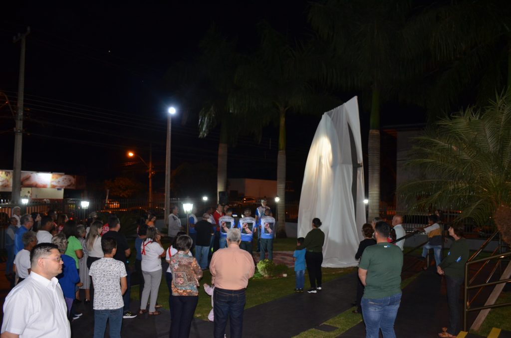 Paróquia de Dourados inaugura grandiosa imagem de Nossa Senhora Aparecida Paróquia de Dourados inaugura grandiosa imagem de Nossa Senhora Aparecida