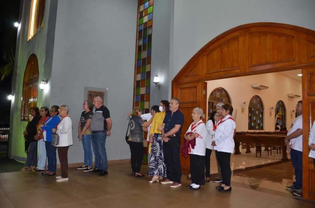 Paróquia de Dourados inaugura grandiosa imagem de Nossa Senhora Aparecida Paróquia de Dourados inaugura grandiosa imagem de Nossa Senhora Aparecida