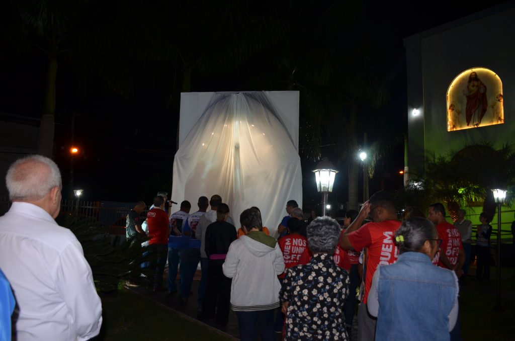 Paróquia de Dourados inaugura grandiosa imagem de Nossa Senhora Aparecida Paróquia de Dourados inaugura grandiosa imagem de Nossa Senhora Aparecida