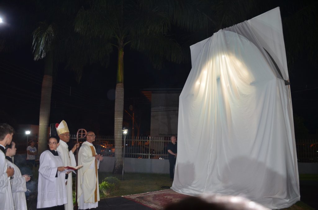 Paróquia de Dourados inaugura grandiosa imagem de Nossa Senhora Aparecida Paróquia de Dourados inaugura grandiosa imagem de Nossa Senhora Aparecida