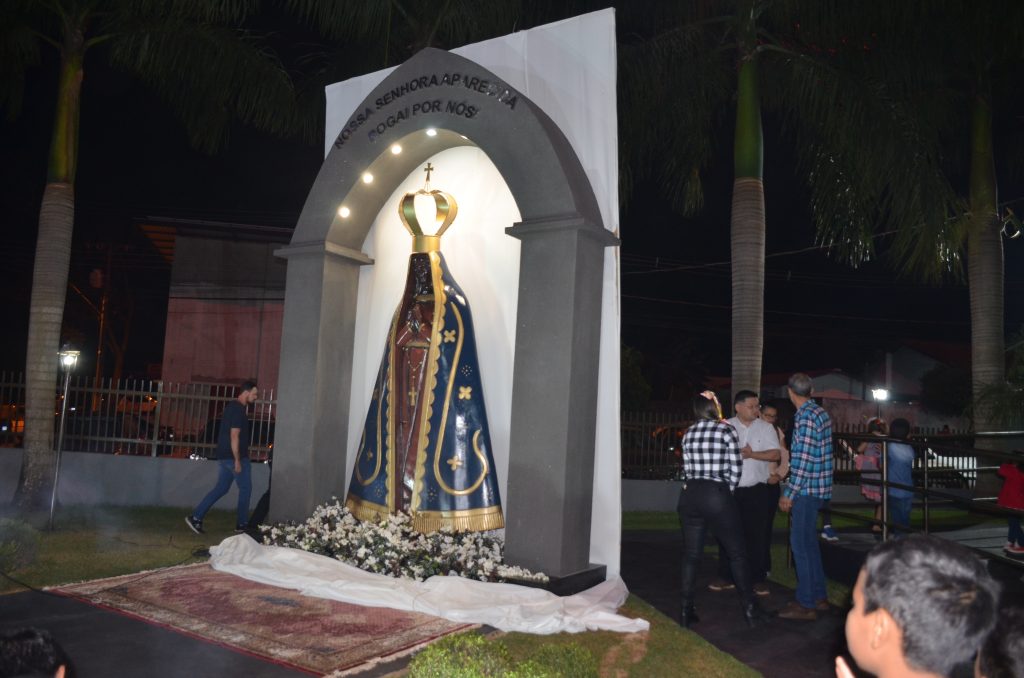 Paróquia de Dourados inaugura grandiosa imagem de Nossa Senhora Aparecida Paróquia de Dourados inaugura grandiosa imagem de Nossa Senhora Aparecida