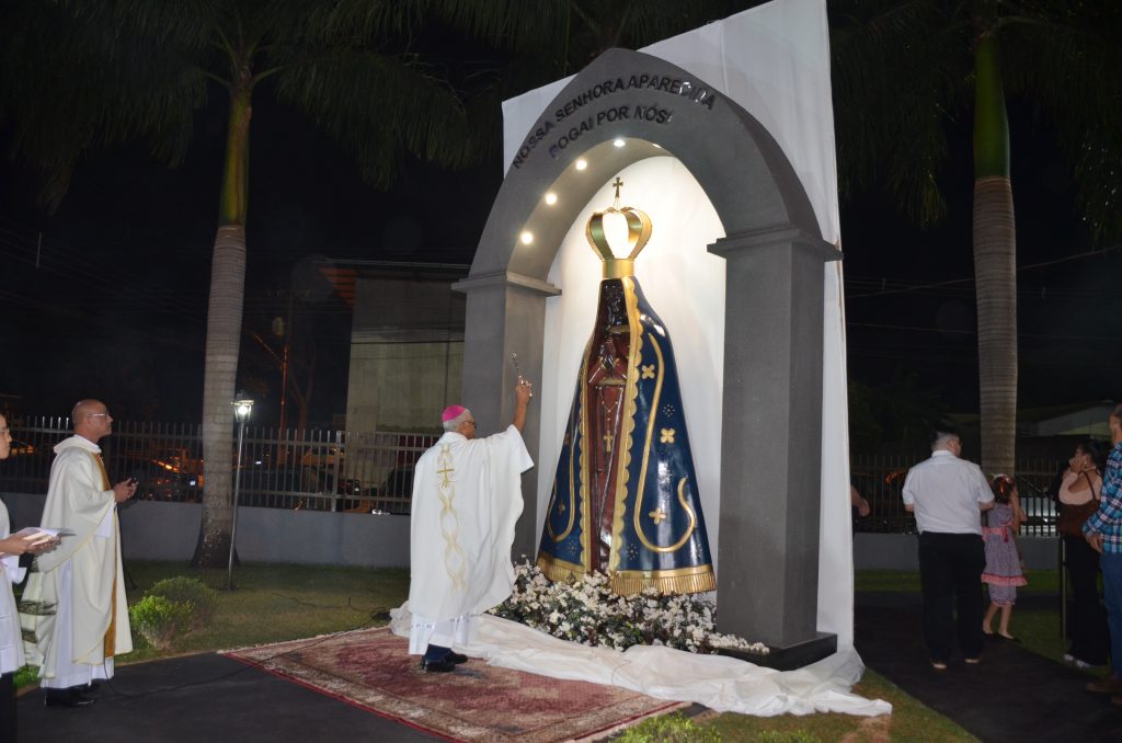 Paróquia de Dourados inaugura grandiosa imagem de Nossa Senhora Aparecida Paróquia de Dourados inaugura grandiosa imagem de Nossa Senhora Aparecida