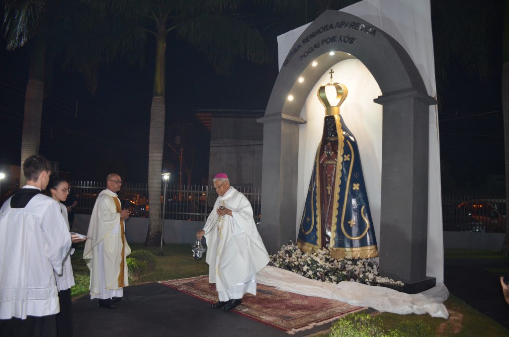 Paróquia de Dourados inaugura grandiosa imagem de Nossa Senhora Aparecida Paróquia de Dourados inaugura grandiosa imagem de Nossa Senhora Aparecida