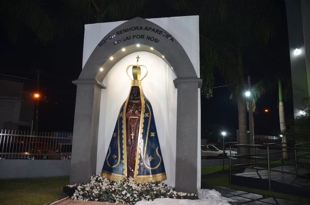 Paróquia de Dourados inaugura grandiosa imagem de Nossa Senhora Aparecida Paróquia de Dourados inaugura grandiosa imagem de Nossa Senhora Aparecida