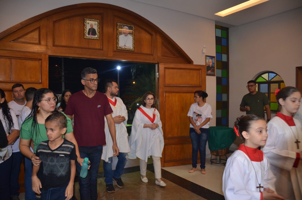 Paróquia de Dourados inaugura grandiosa imagem de Nossa Senhora Aparecida Paróquia de Dourados inaugura grandiosa imagem de Nossa Senhora Aparecida