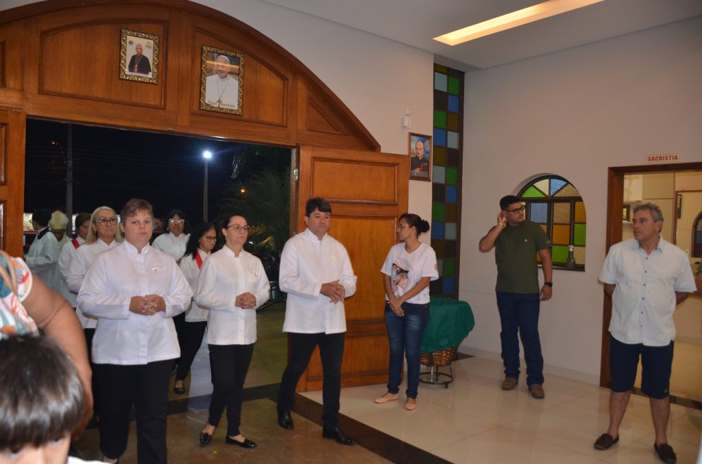 Paróquia de Dourados inaugura grandiosa imagem de Nossa Senhora Aparecida Paróquia de Dourados inaugura grandiosa imagem de Nossa Senhora Aparecida