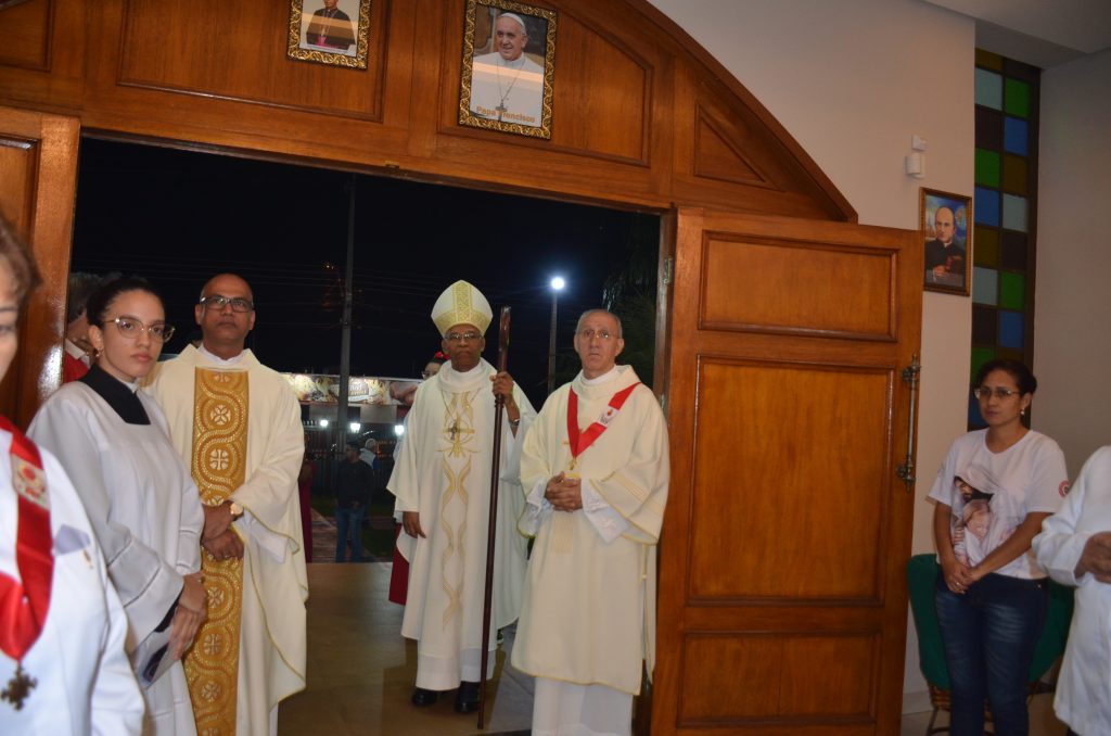 Paróquia de Dourados inaugura grandiosa imagem de Nossa Senhora Aparecida Paróquia de Dourados inaugura grandiosa imagem de Nossa Senhora Aparecida