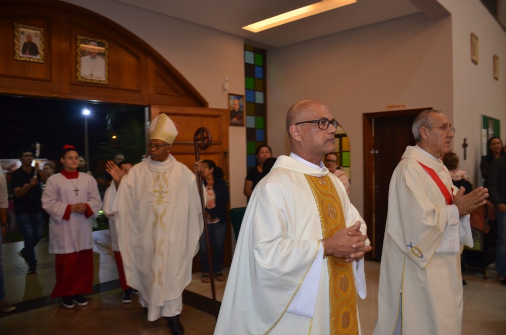 Paróquia de Dourados inaugura grandiosa imagem de Nossa Senhora Aparecida Paróquia de Dourados inaugura grandiosa imagem de Nossa Senhora Aparecida
