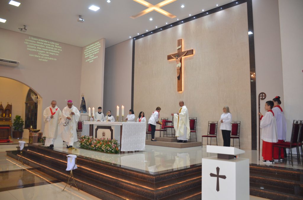 Paróquia de Dourados inaugura grandiosa imagem de Nossa Senhora Aparecida Paróquia de Dourados inaugura grandiosa imagem de Nossa Senhora Aparecida