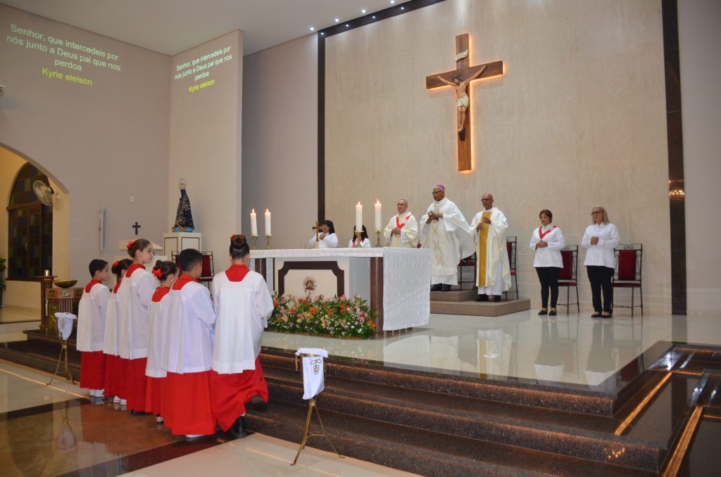Paróquia de Dourados inaugura grandiosa imagem de Nossa Senhora Aparecida Paróquia de Dourados inaugura grandiosa imagem de Nossa Senhora Aparecida