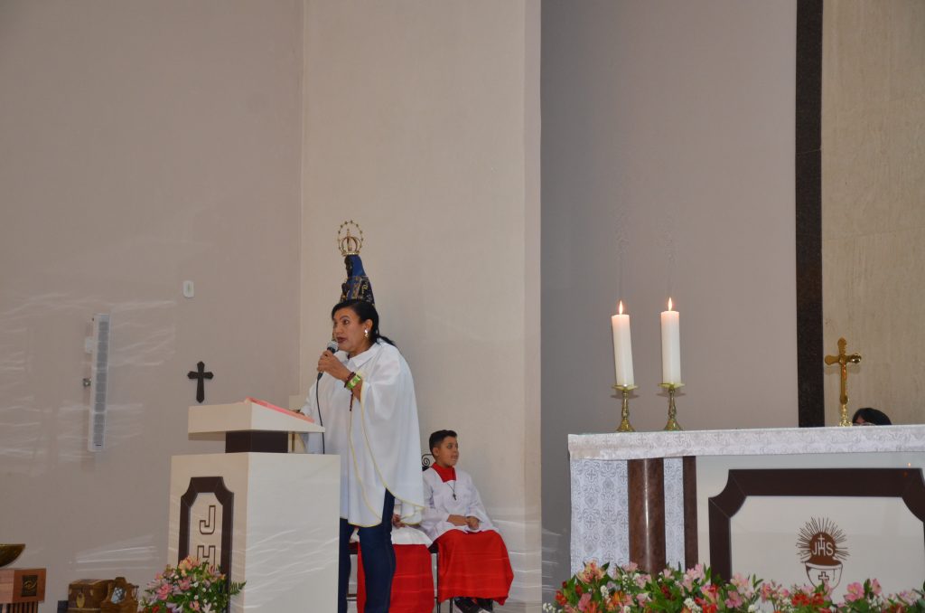 Paróquia de Dourados inaugura grandiosa imagem de Nossa Senhora Aparecida Paróquia de Dourados inaugura grandiosa imagem de Nossa Senhora Aparecida