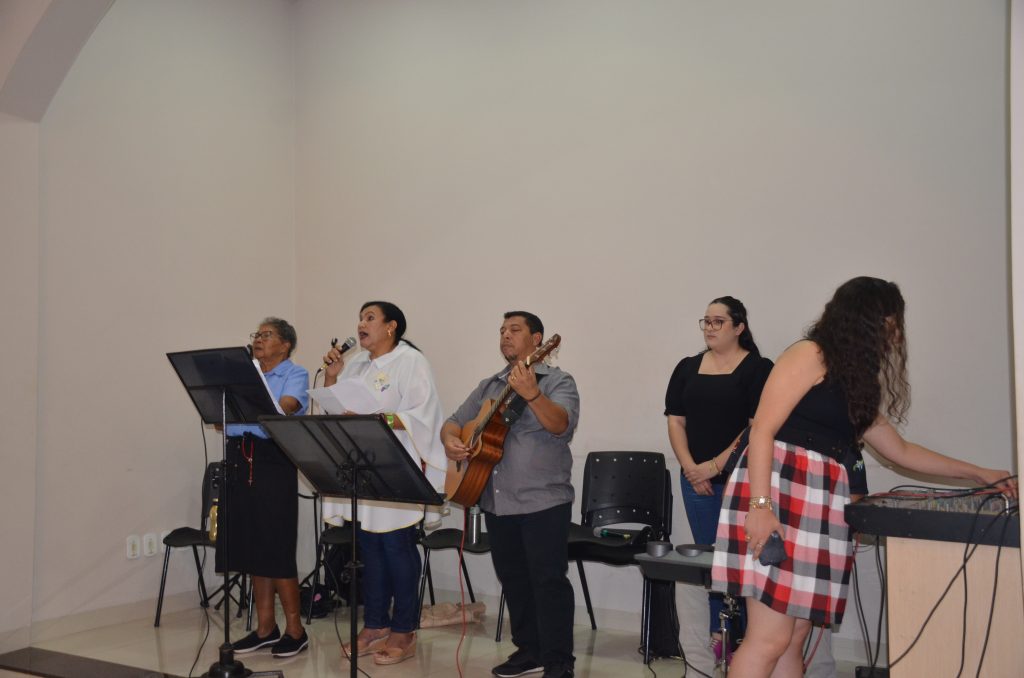 Paróquia de Dourados inaugura grandiosa imagem de Nossa Senhora Aparecida Paróquia de Dourados inaugura grandiosa imagem de Nossa Senhora Aparecida