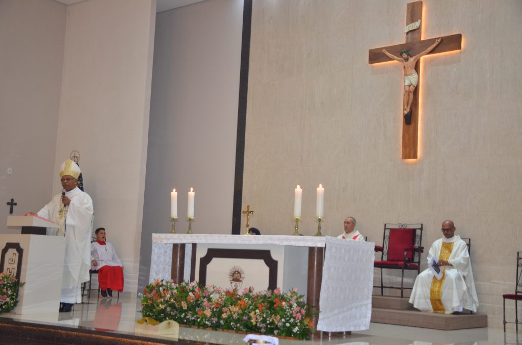 Paróquia de Dourados inaugura grandiosa imagem de Nossa Senhora Aparecida Paróquia de Dourados inaugura grandiosa imagem de Nossa Senhora Aparecida