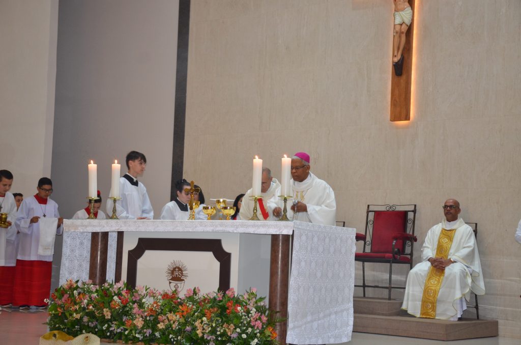 Paróquia de Dourados inaugura grandiosa imagem de Nossa Senhora Aparecida Paróquia de Dourados inaugura grandiosa imagem de Nossa Senhora Aparecida