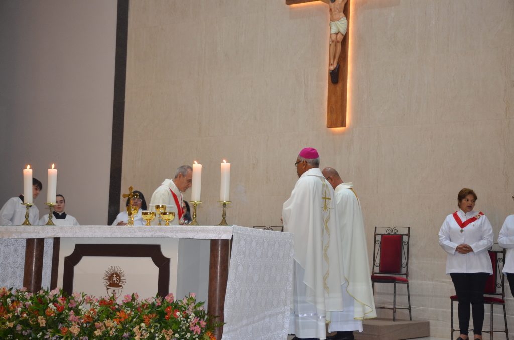 Paróquia de Dourados inaugura grandiosa imagem de Nossa Senhora Aparecida Paróquia de Dourados inaugura grandiosa imagem de Nossa Senhora Aparecida