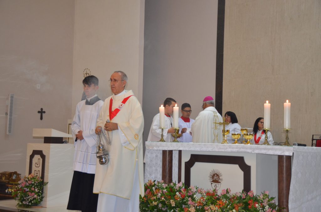 Paróquia de Dourados inaugura grandiosa imagem de Nossa Senhora Aparecida Paróquia de Dourados inaugura grandiosa imagem de Nossa Senhora Aparecida