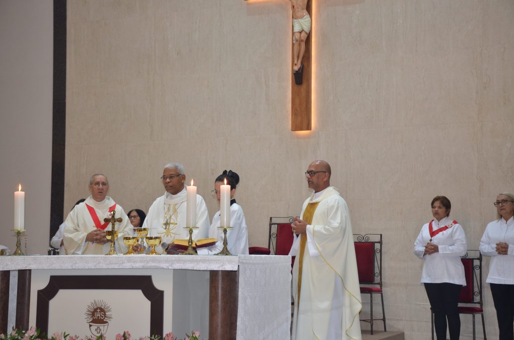 Paróquia de Dourados inaugura grandiosa imagem de Nossa Senhora Aparecida Paróquia de Dourados inaugura grandiosa imagem de Nossa Senhora Aparecida