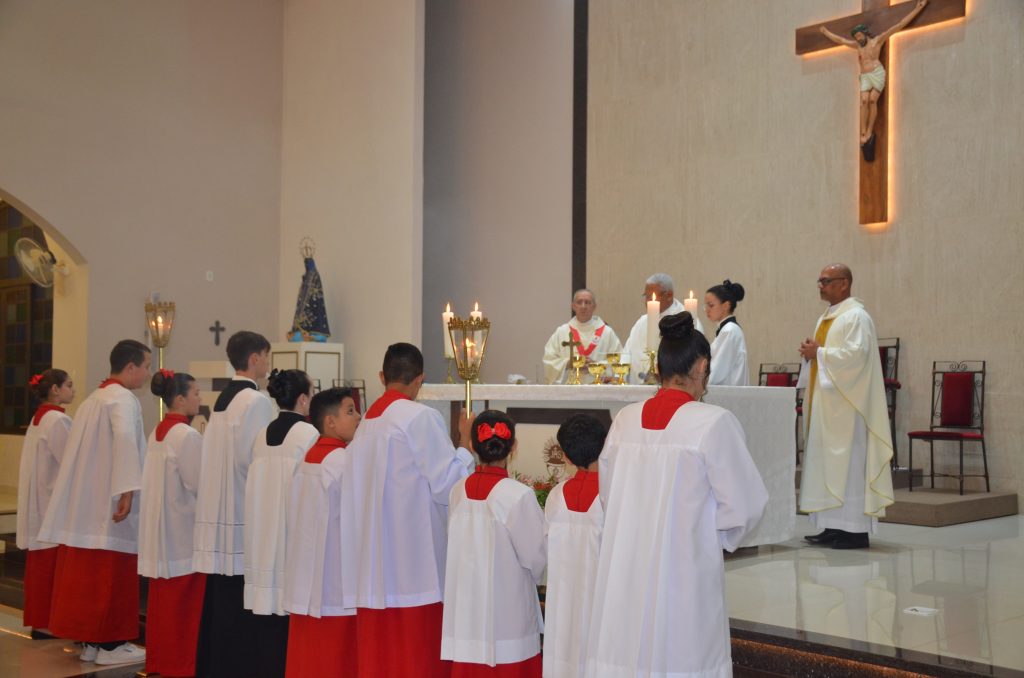 Paróquia de Dourados inaugura grandiosa imagem de Nossa Senhora Aparecida Paróquia de Dourados inaugura grandiosa imagem de Nossa Senhora Aparecida