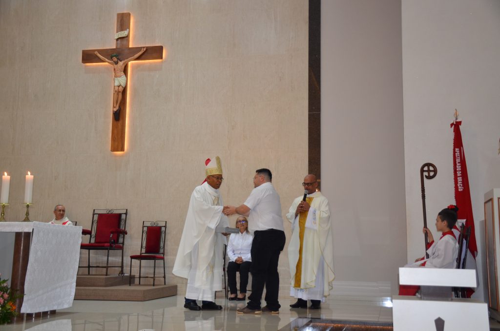 Paróquia de Dourados inaugura grandiosa imagem de Nossa Senhora Aparecida Paróquia de Dourados inaugura grandiosa imagem de Nossa Senhora Aparecida